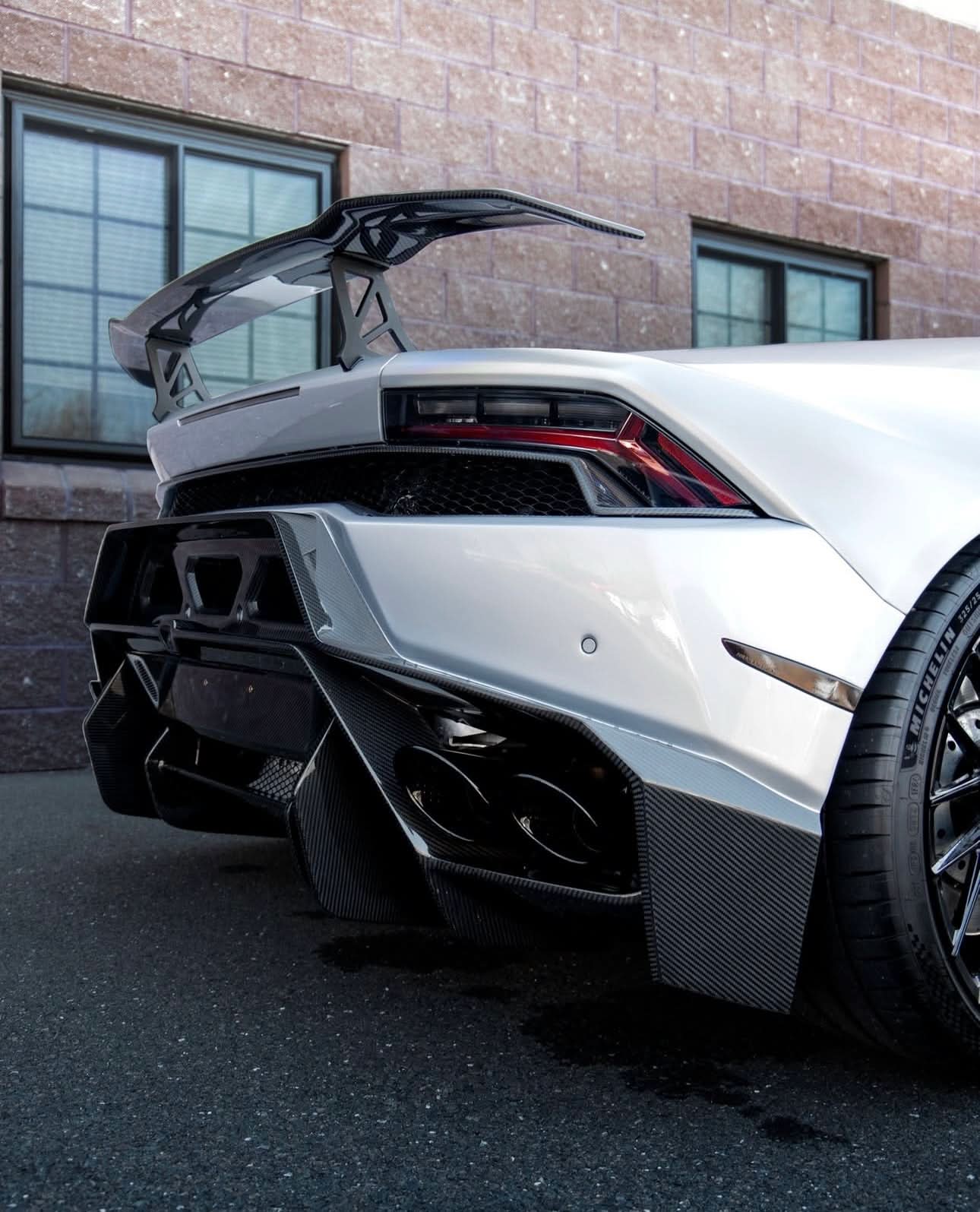 Lamborghini Huracán - Carbon Fiber Rear Diffuser - Exotics Carbon Design