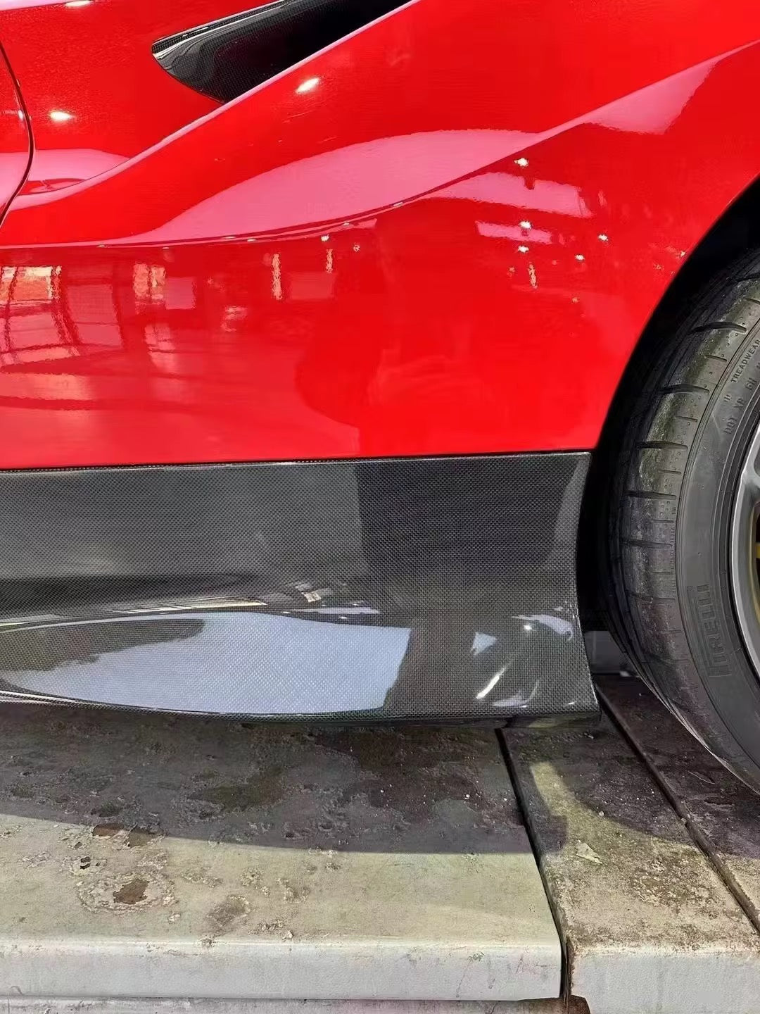Ferrari F8 Tributo / Spider V-Style Carbon Fiber Side Extensions