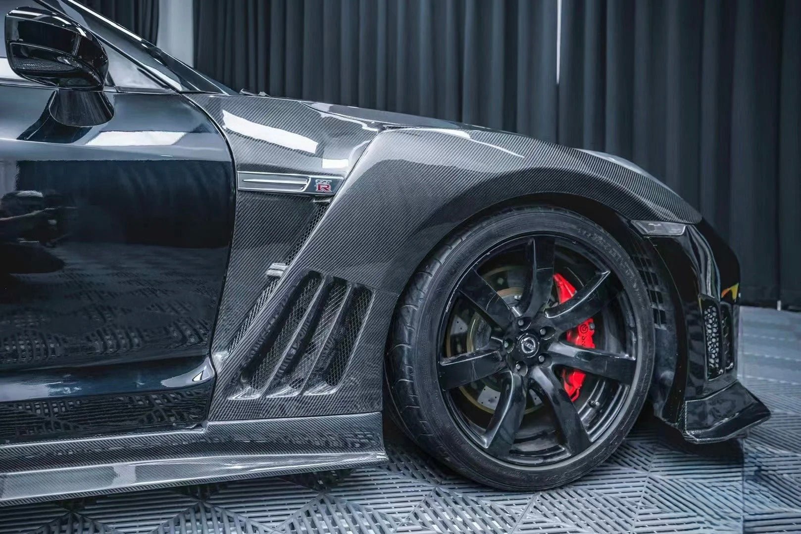 2008-2016 Nissan GT-R R35 IMP Style Carbon Fiber Front Fenders - Exotics Carbon Design