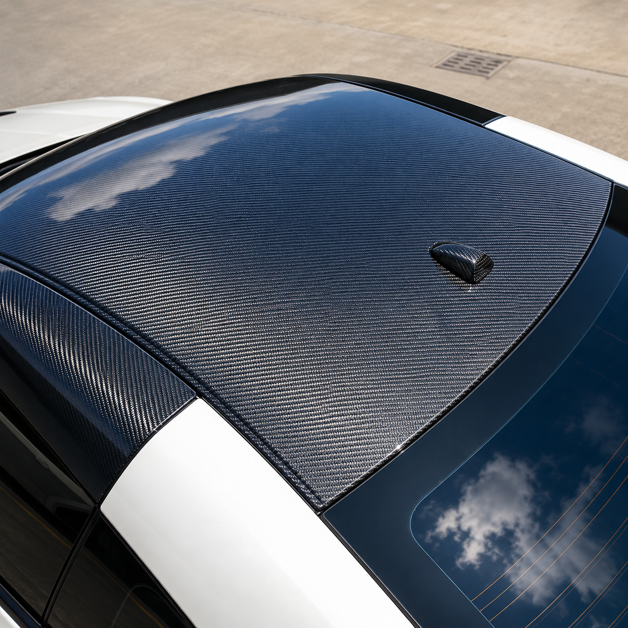 Nissan GT-R R35 - Carbon Fiber Roof Overlay Cover