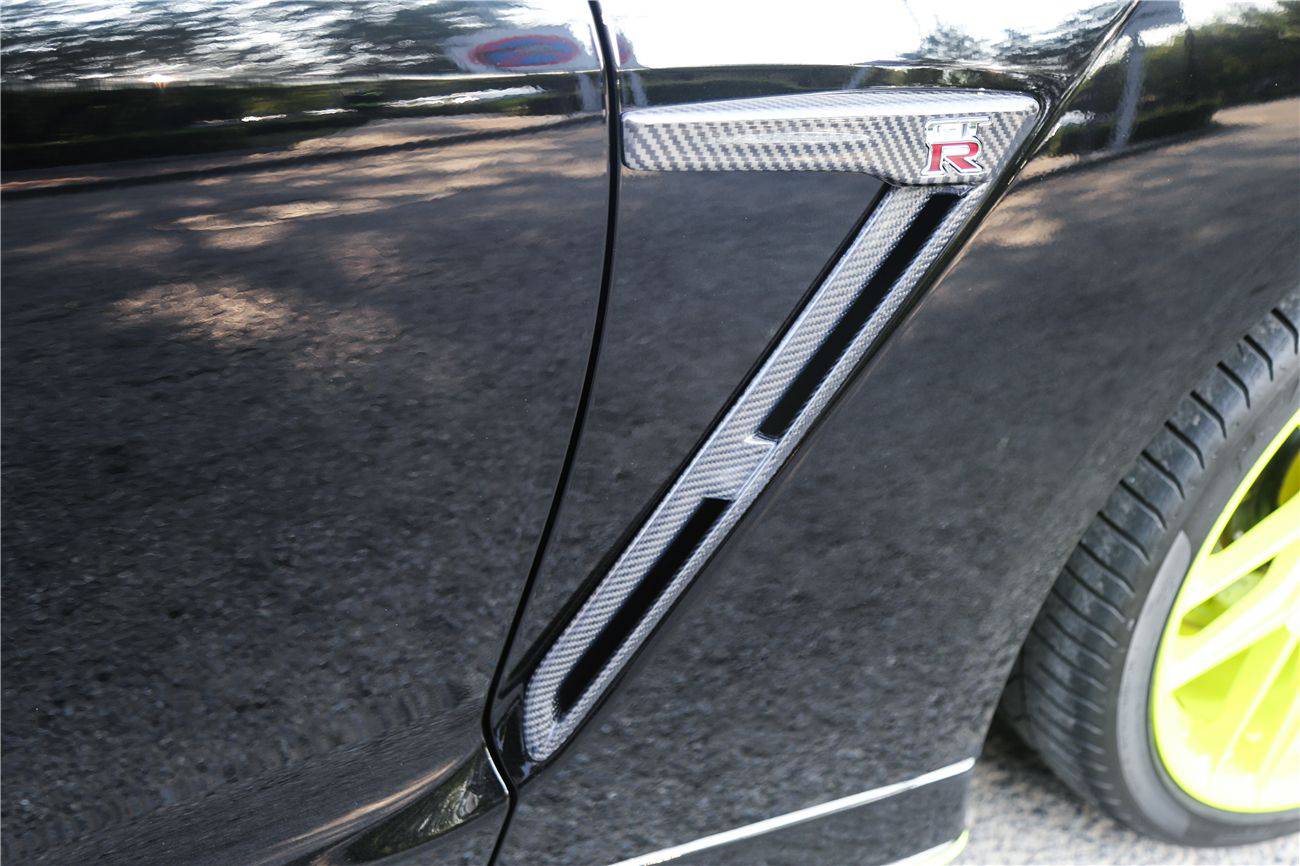 Nissan GT-R R35 OEM-Style Carbon Fiber Fender Vents