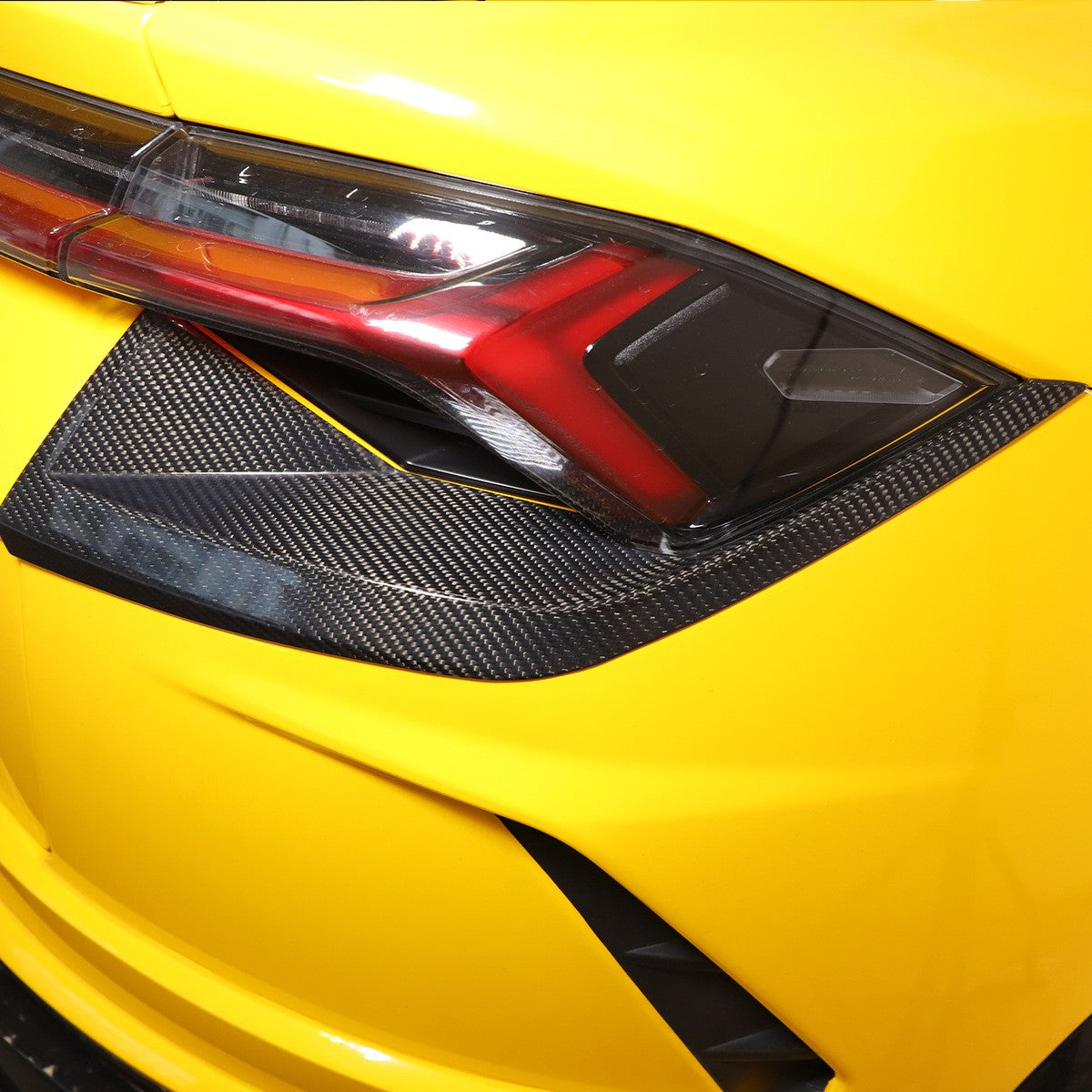 Lamborghini Urus Carbon Fiber Taillight Trim