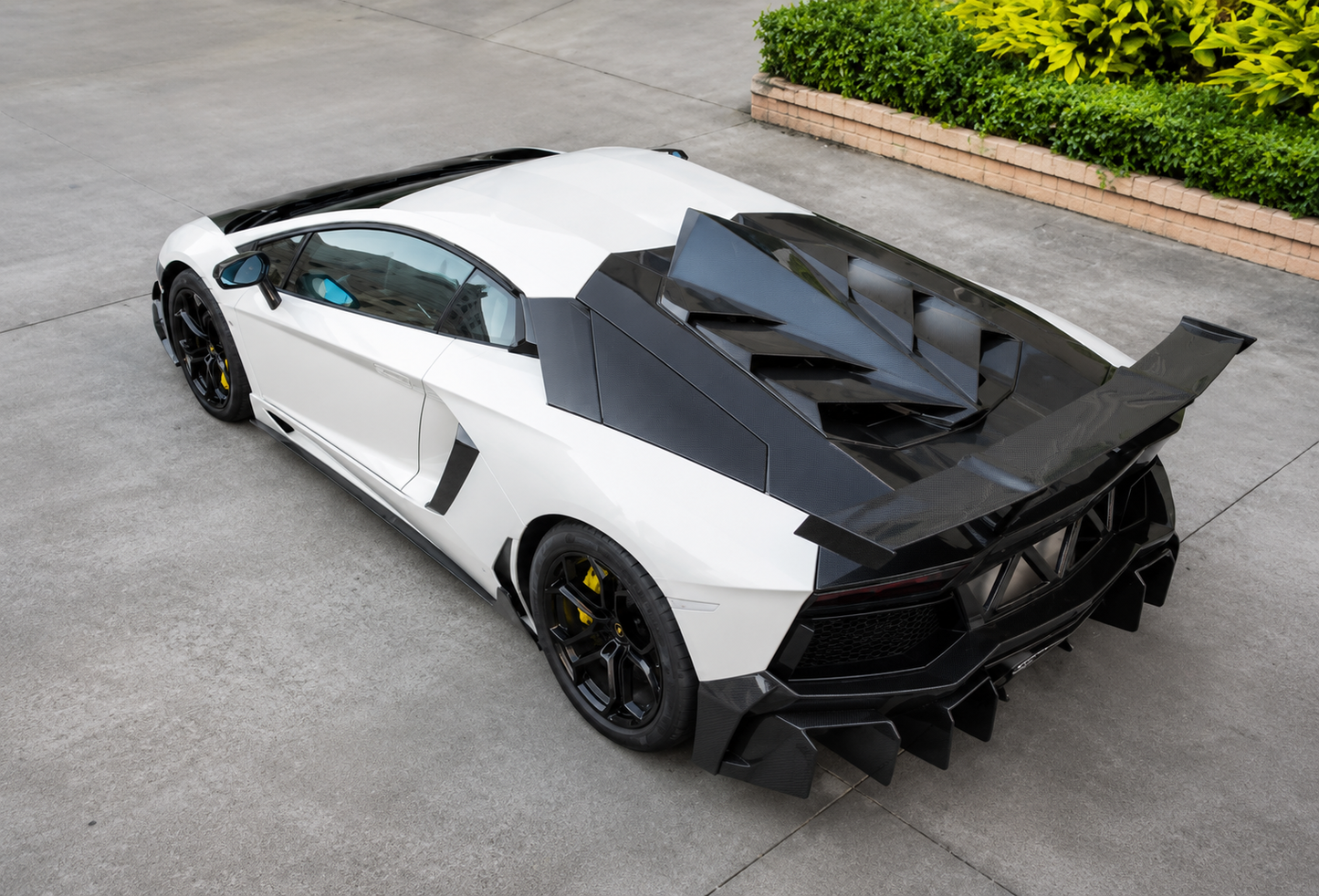 Lamborghini Aventador - Carbon Fiber Engine Bay Cover