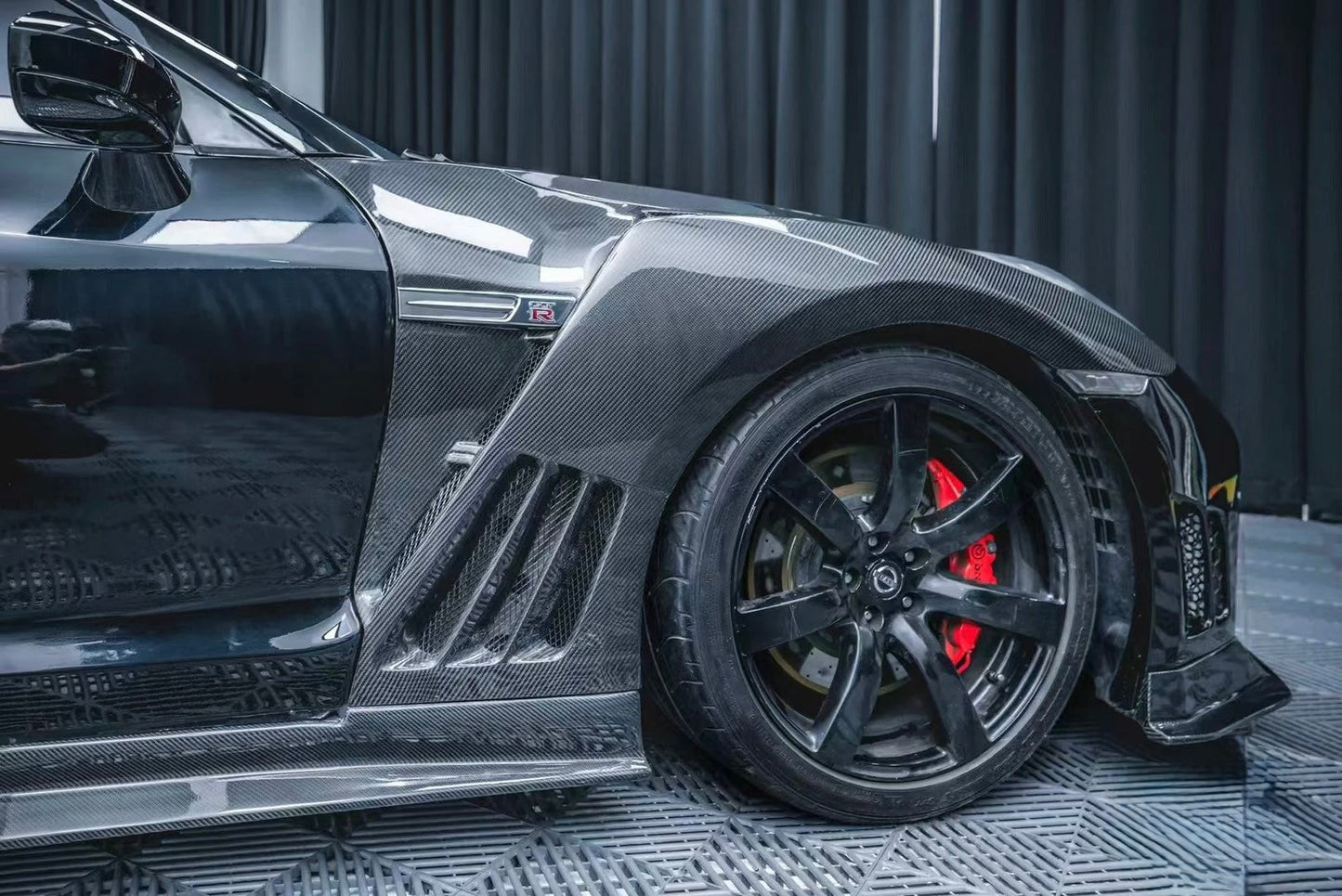 2008-2016 Nissan GT-R R35 IMP Style Carbon Fiber Front Fenders