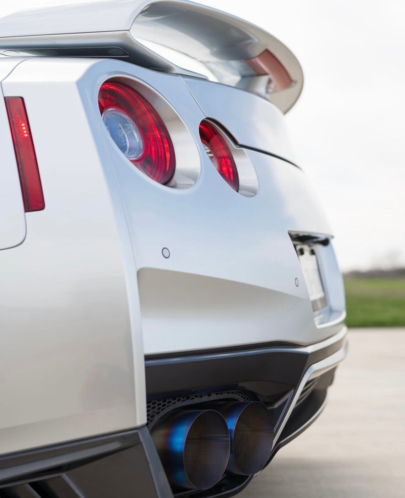Blue Burnt Titanium Exhaust Tips - Nissan GT-R R35 (2009–2024) - Exotics Carbon Design