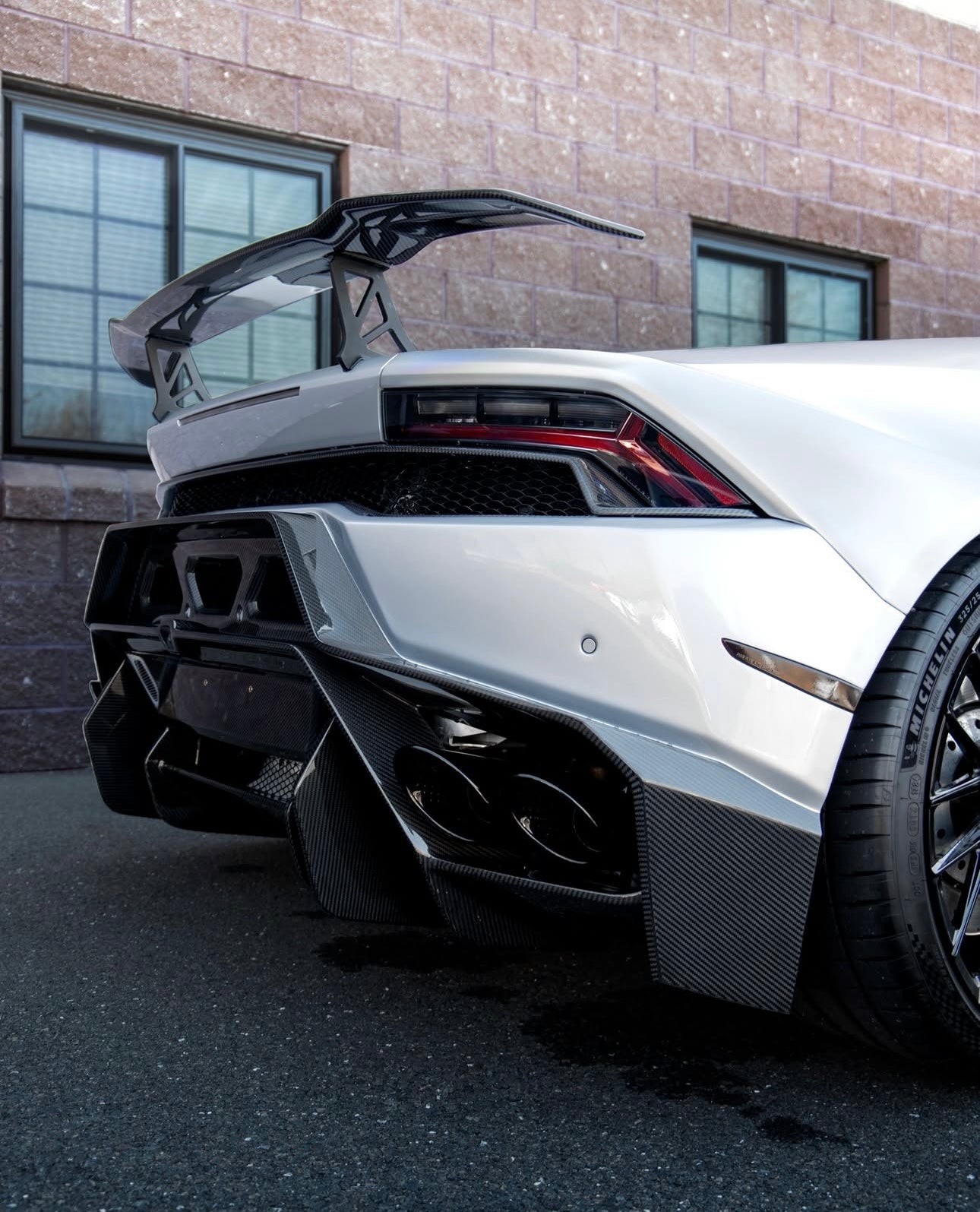 Lamborghini Huracán - Carbon Fiber Rear Diffuser - Exotics Carbon Design