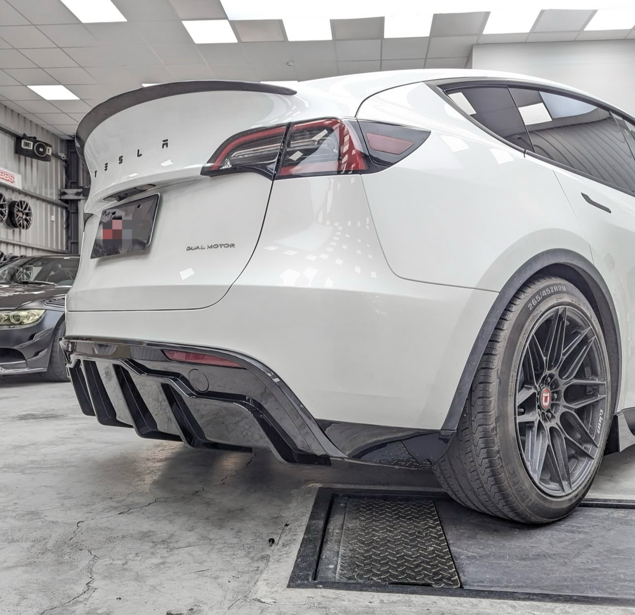 Tesla Model Y gloss Black Diffuser