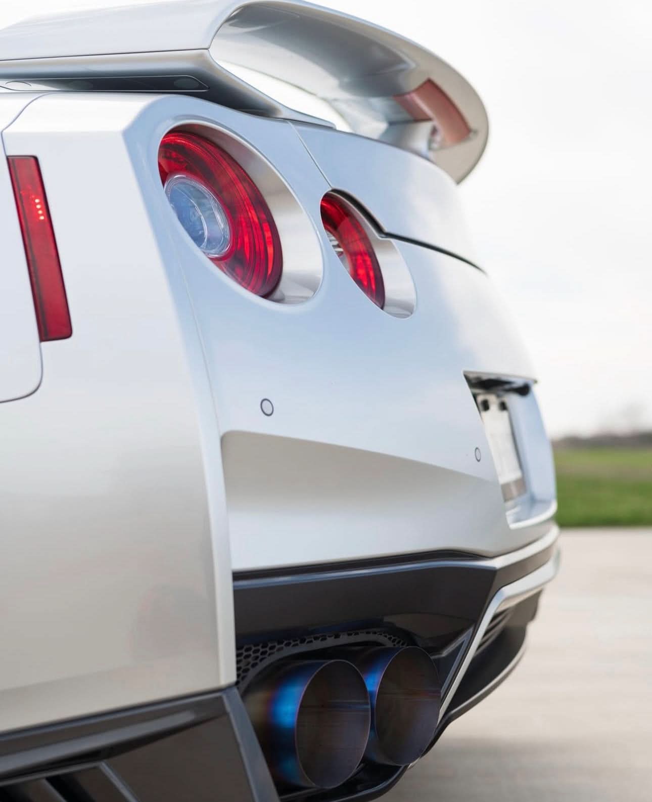 Blue Burnt Titanium Exhaust Tips - Nissan GT - R R35 (2009–2024) - Exotics Carbon Design