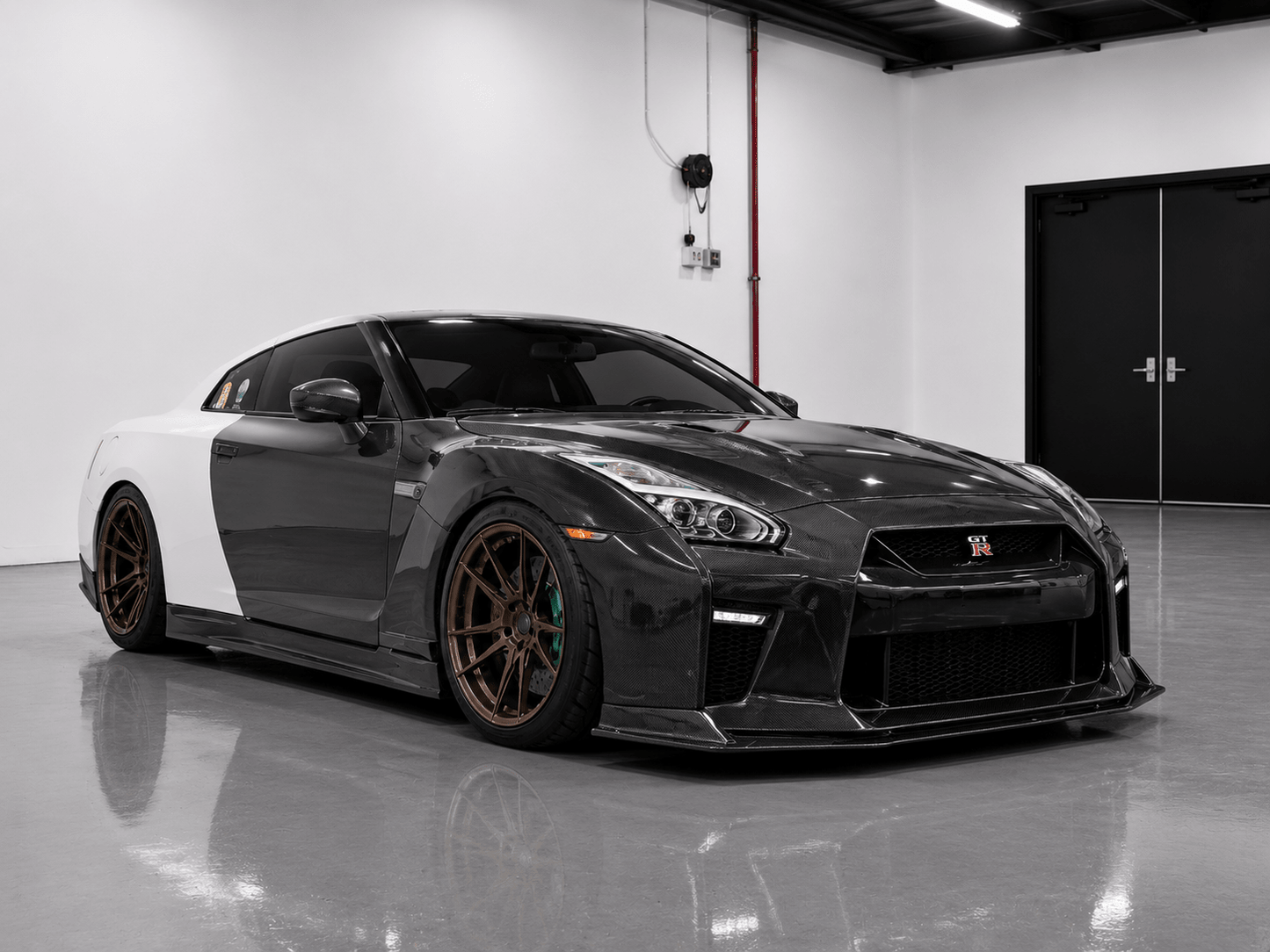 Carbon Fiber Lightweight Doors - Nissan GT-R R35 (2009-2024) - Exotics Carbon Design
