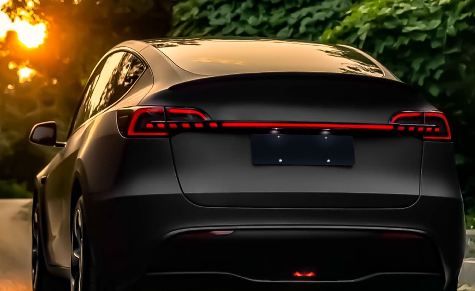 Full Width LED Tail Light Sequential Turn Signal – Tesla Model Y (2017 - 2022) - Exotics Carbon Design