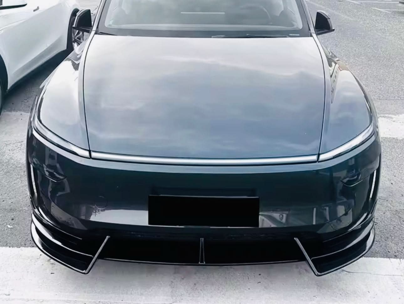 Gloss Black Front Splitter – Tesla Model Y (2024+) - Exotics Carbon Design