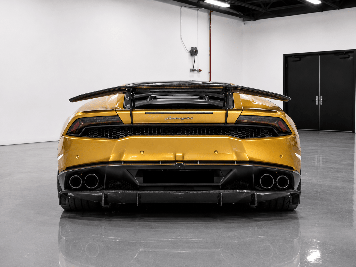 Lamborghini Huracan - Carbon Fiber Rear Diffuser - Exotics Carbon Design
