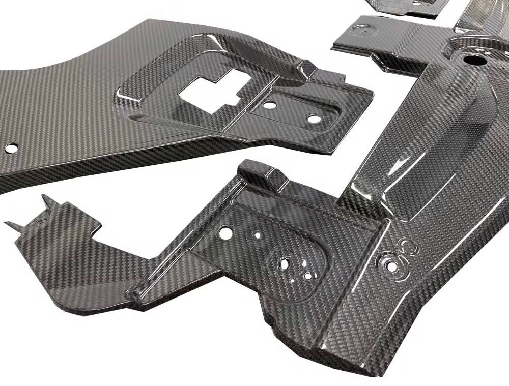 Lamborghini Urus (2018–2024) – High-Quality Carbon Fiber Engine Side Bay Panels - Exotics Carbon Design