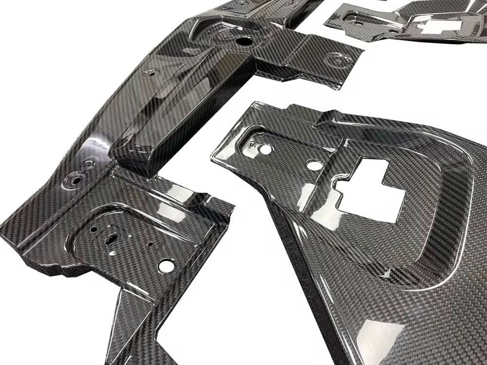 Lamborghini Urus (2018–2024) – High-Quality Carbon Fiber Engine Side Bay Panels - Exotics Carbon Design