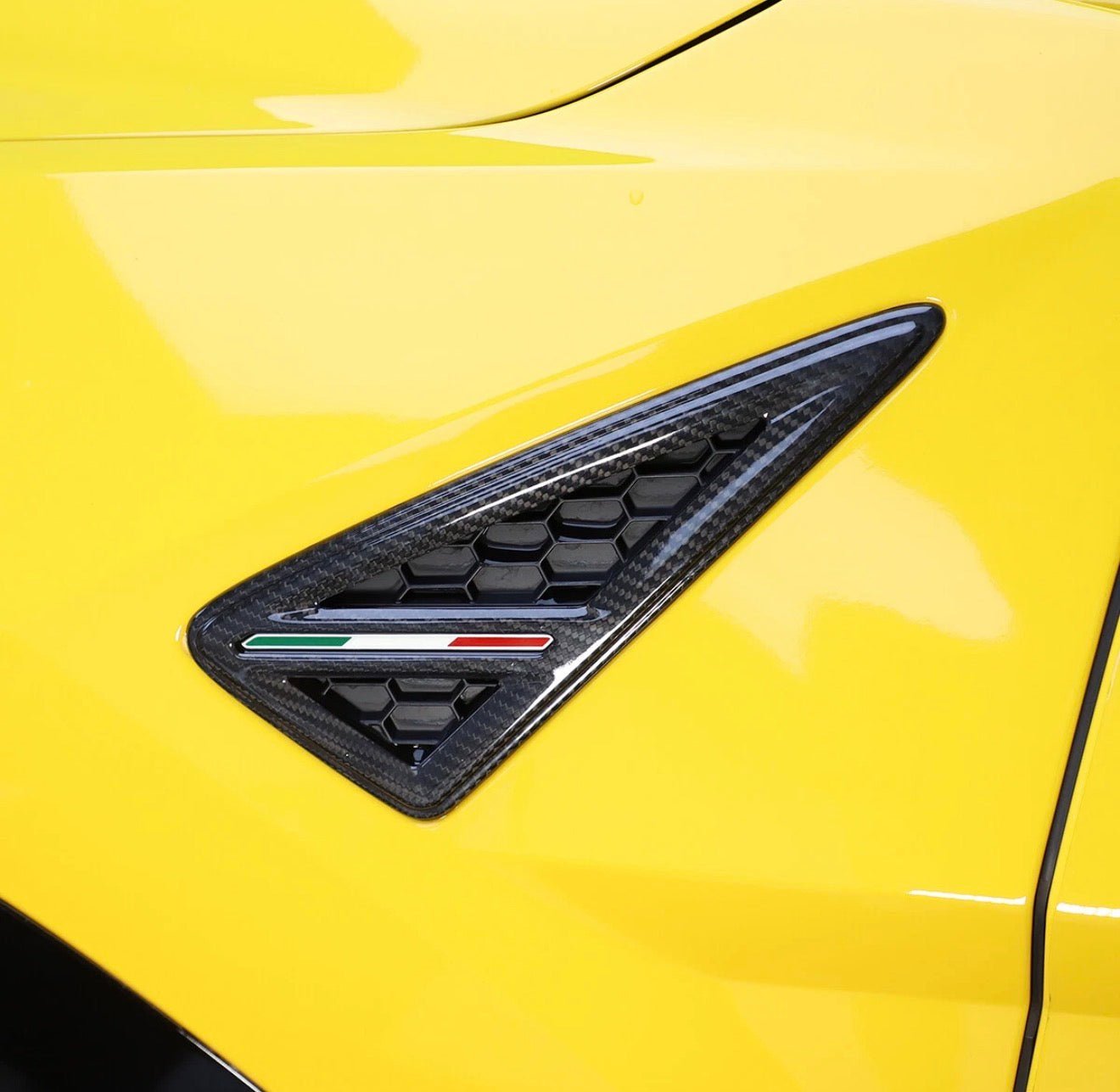 Lamborghini Urus Carbon Fiber Side Vent Covers - Exotics Carbon Design