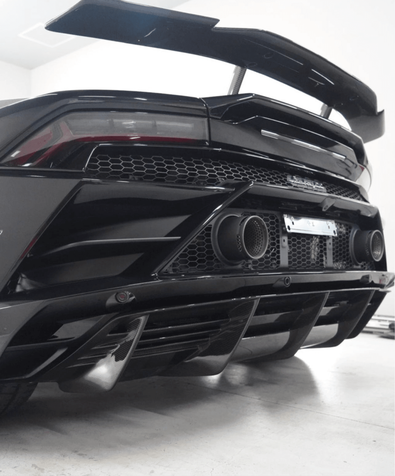 NVC Style Carbon Fiber Rear Diffuser – Lamborghini Hurucán Evo (2019–2023) - Exotics Carbon Design