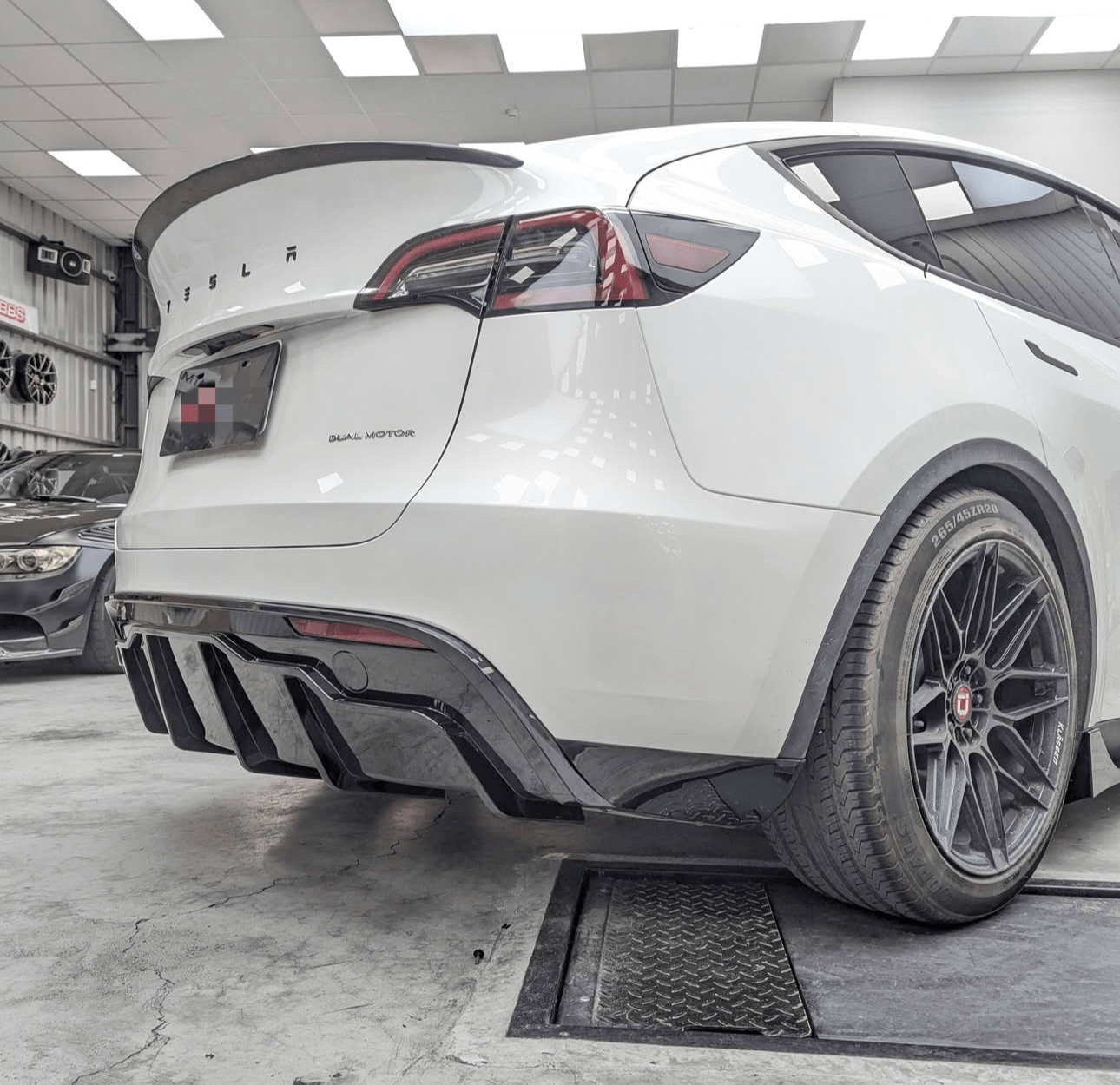 Tesla Model Y (2020 - 2024) - Gloss Black Aero Full Body Kit - Exotics Carbon Design