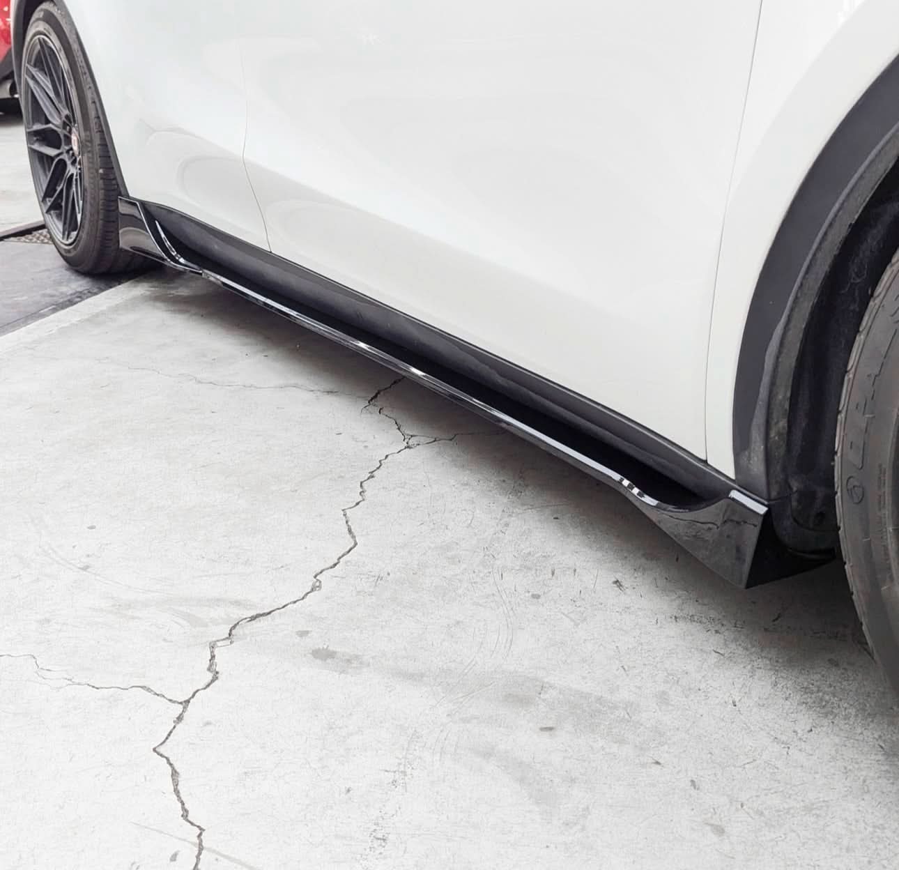 Tesla Model Y (2020 - 2024) - Gloss Black Aero Full Body Kit - Exotics Carbon Design